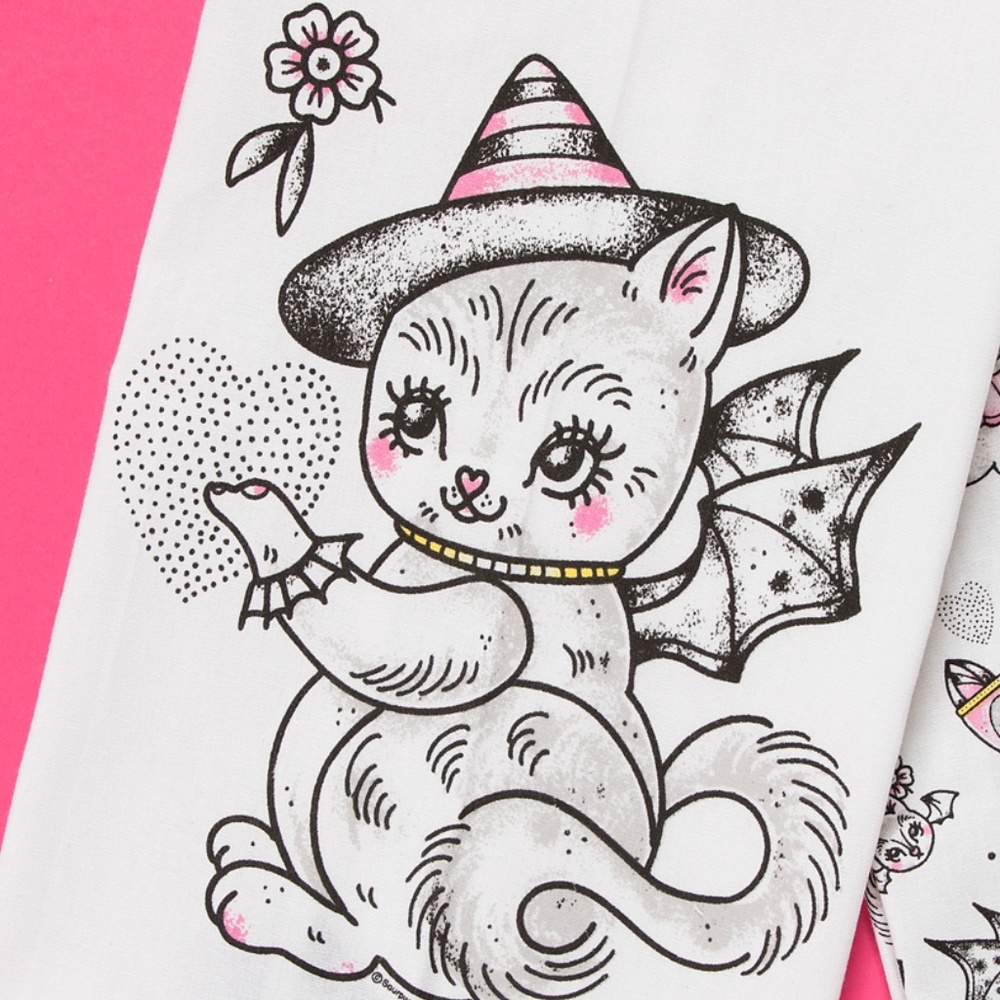Sourpuss Batty Witch Winged Cat Teapot Hearts Bats Teacups Kitchen Towel 2pc Set - Picture 4 of 5